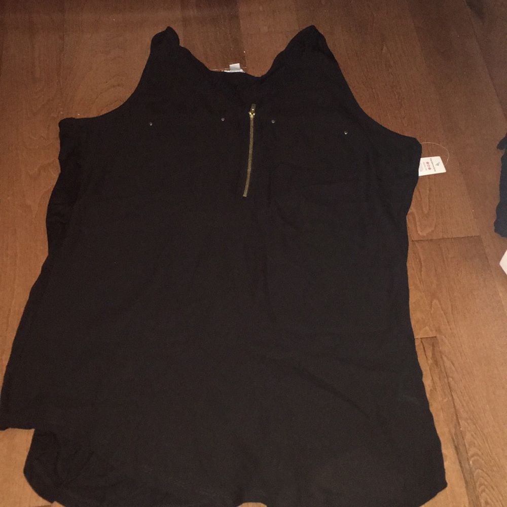 Black and gold blouse.